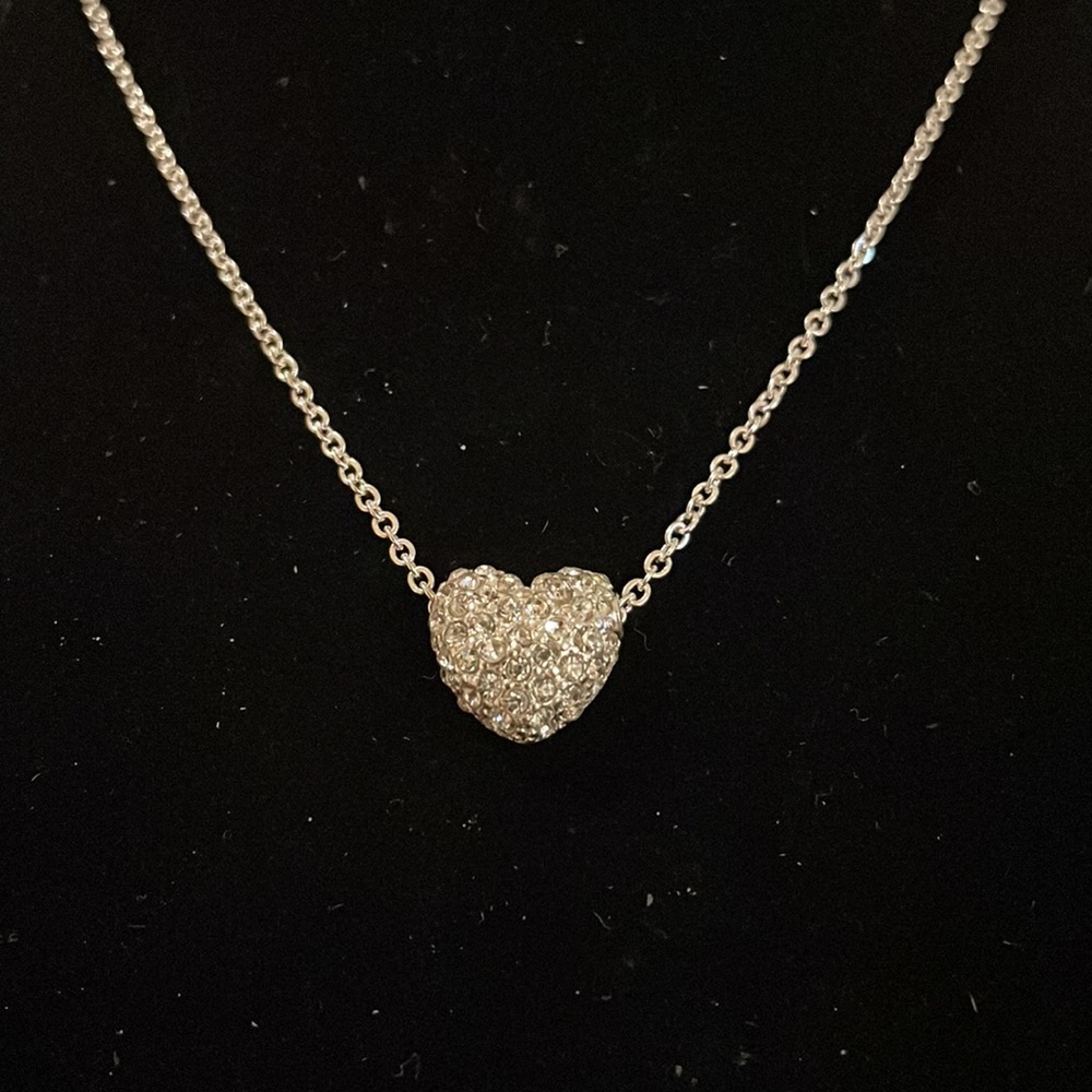 8 inches slim and sutil Swarovski elements heart necklace. Heart is half inch